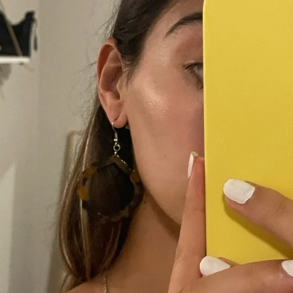 Tortoise shell earrings - Picture 2 of 2